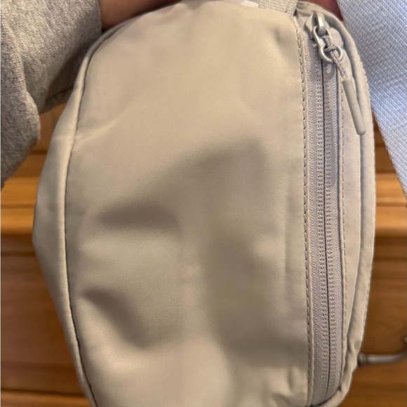 lululemon athletica women's Fanny pack / cross body - Picture 5 of 9